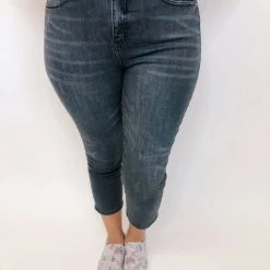 Iris & Rainbow Boutique #K151 Shade And Shadows Judy Blue Skinny Capri