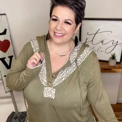 Iris & Rainbow Boutique #L557 Pretty Leopard Top