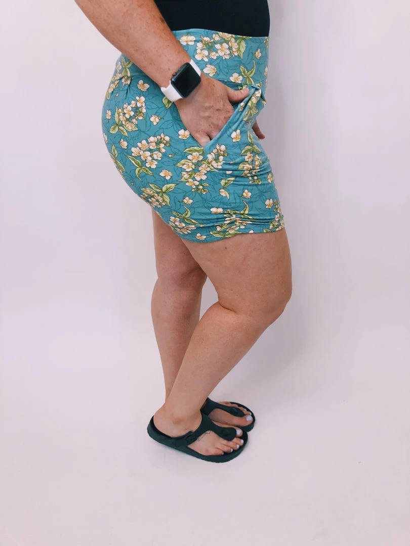 Iris & Rainbow Boutique #K316 Bahama Breeze Harem Shorts 6 Iris & Rainbow Boutique #K316 Bahama Breeze Harem Shorts