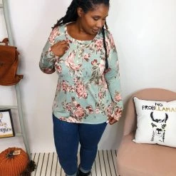 Iris & Rainbow Boutique #K890 Escape Into The Roses Top New Arrivals