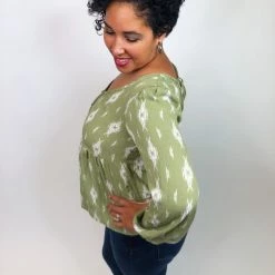 Iris & Rainbow Boutique #K751 A Gem Of A Top