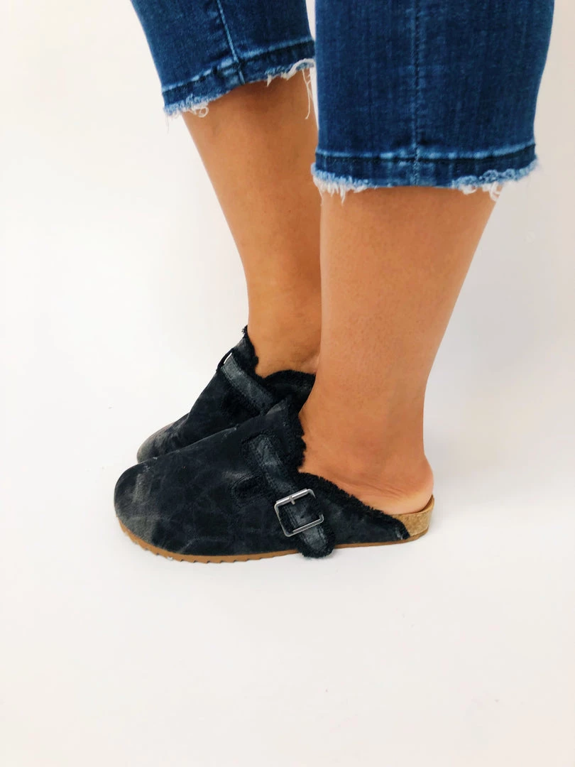 Iris & Rainbow Boutique K550 Livin' The Dream Picnic Shoes (Acid Wash Black) 6 Iris & Rainbow Boutique K550 Livin' The Dream Picnic Shoes (Acid Wash Black)