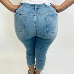 Iris & Rainbow Boutique #K441 Loving Your Cuffed Judy Blue Skinny Capri