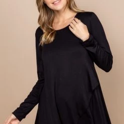 Iris & Rainbow Boutique New Arrivals #463 Strolling Downtown Top (black)