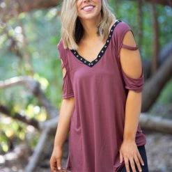 Boutique Simplified Striking Lattice Top In Marsala