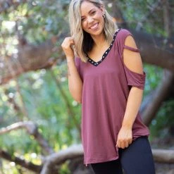 Boutique Simplified Striking Lattice Top In Marsala