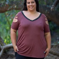 Boutique Simplified Striking Lattice Top In Marsala