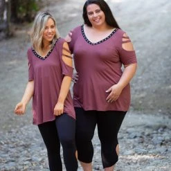 Boutique Simplified Striking Lattice Top In Marsala