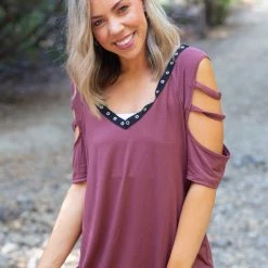 Boutique Simplified Striking Lattice Top In Marsala