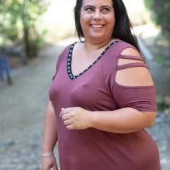 Boutique Simplified Striking Lattice Top In Marsala