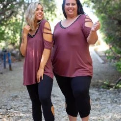 Boutique Simplified Striking Lattice Top In Marsala