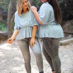 Boutique Simplified New Arrivals Ocean Floral Woven Top