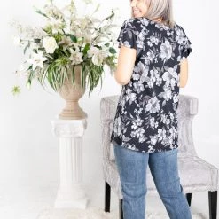 Boutique Simplified New Arrivals Fluttering Peekaboo Short Sleeve